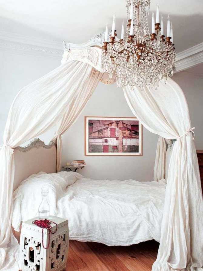 Кованые кровати (79 фото): двуспальные и односпальные с мягким изголовьем, дизайн интерьера спальни, металлические балдахином, отзывы