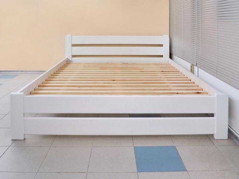 Деревянные кровати (82 фото): из массива дерева, из натурального бука, как сделать самому мебель из гевеи или березы, варианты с ящиками и с тремя спинками