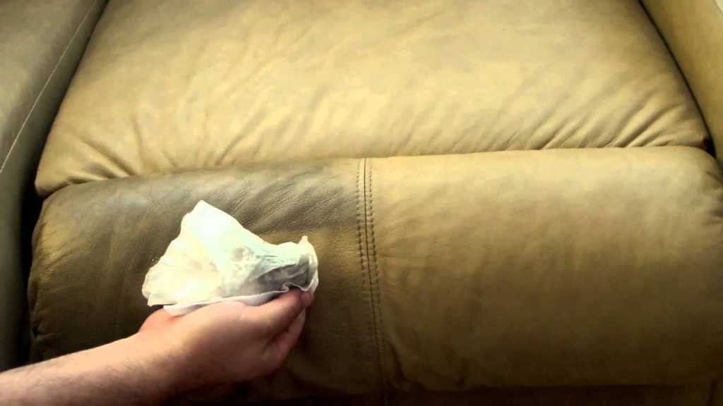 Как легко отмыть кровь с дивана (с ткани, кожи и кожзама)
