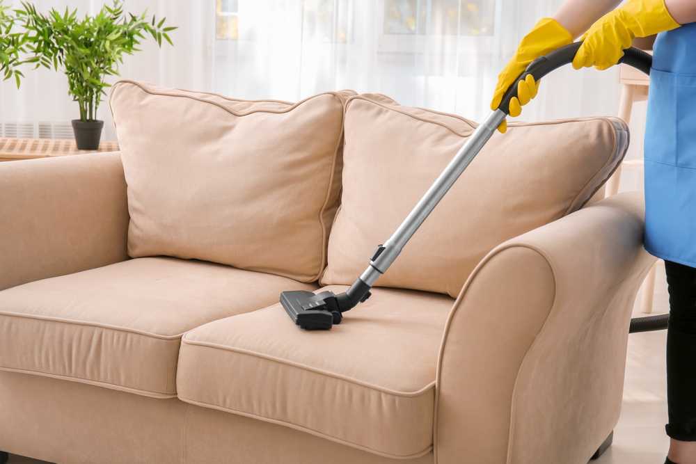 16 способов почистить мягкую мебель в домашних условиях