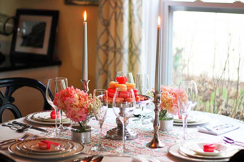 14 февраля, романтический вечер дома: как украсить стол?